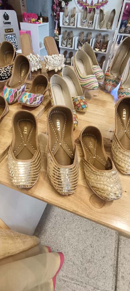Exclusive and premium collection of Juttis by Leenzy Malaysia for women, kids and men.